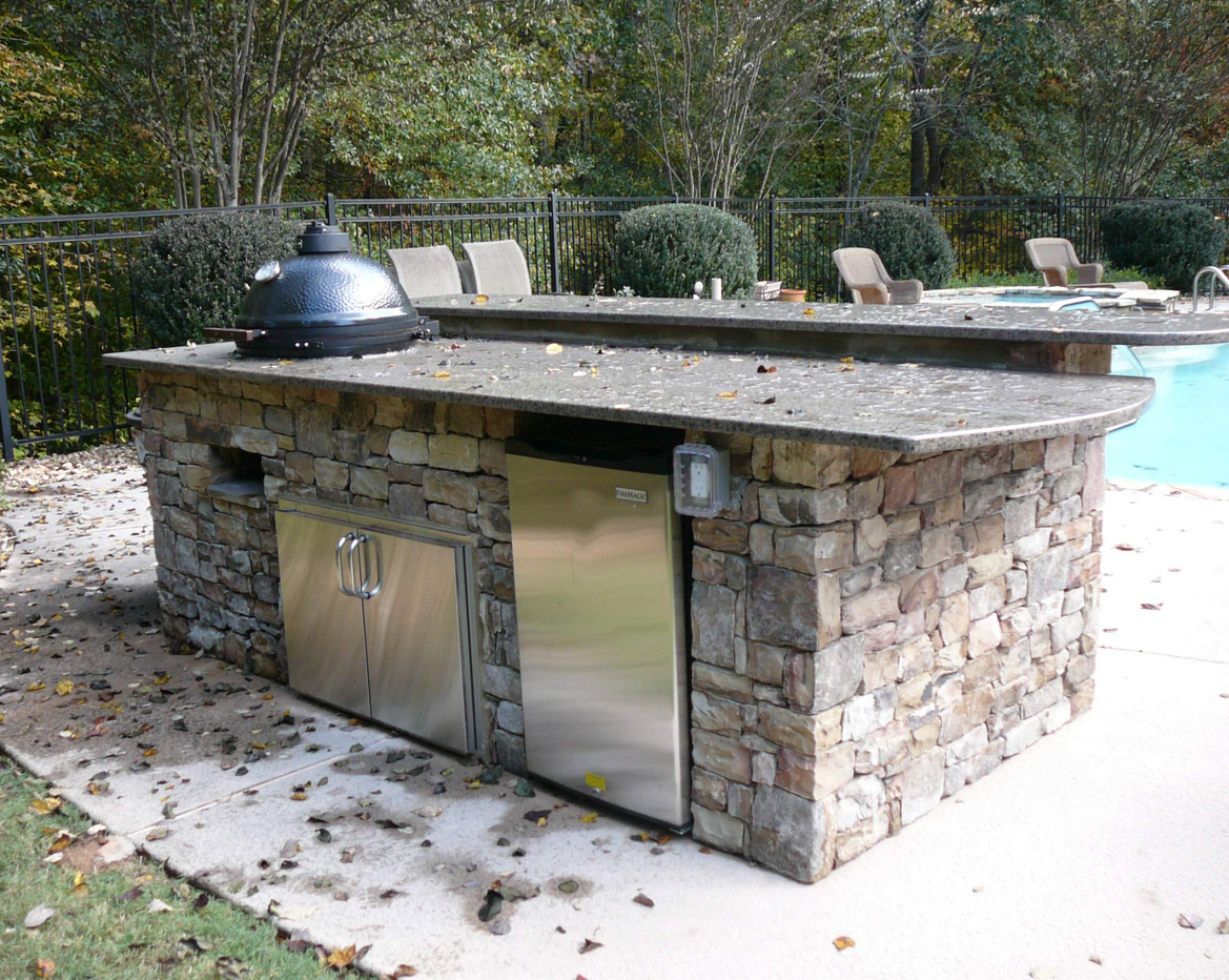 outdoor kitchens and living spaces in Peachtree City